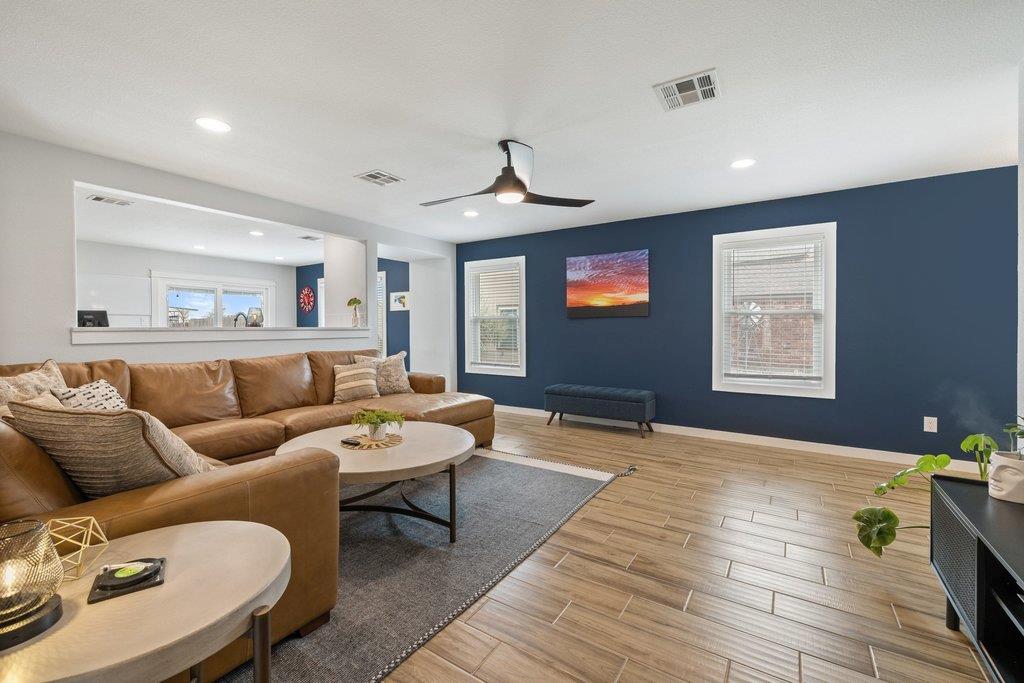 4006 Kings Canyon DR