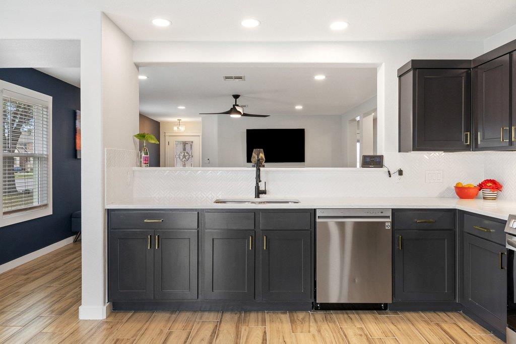 4006 Kings Canyon DR