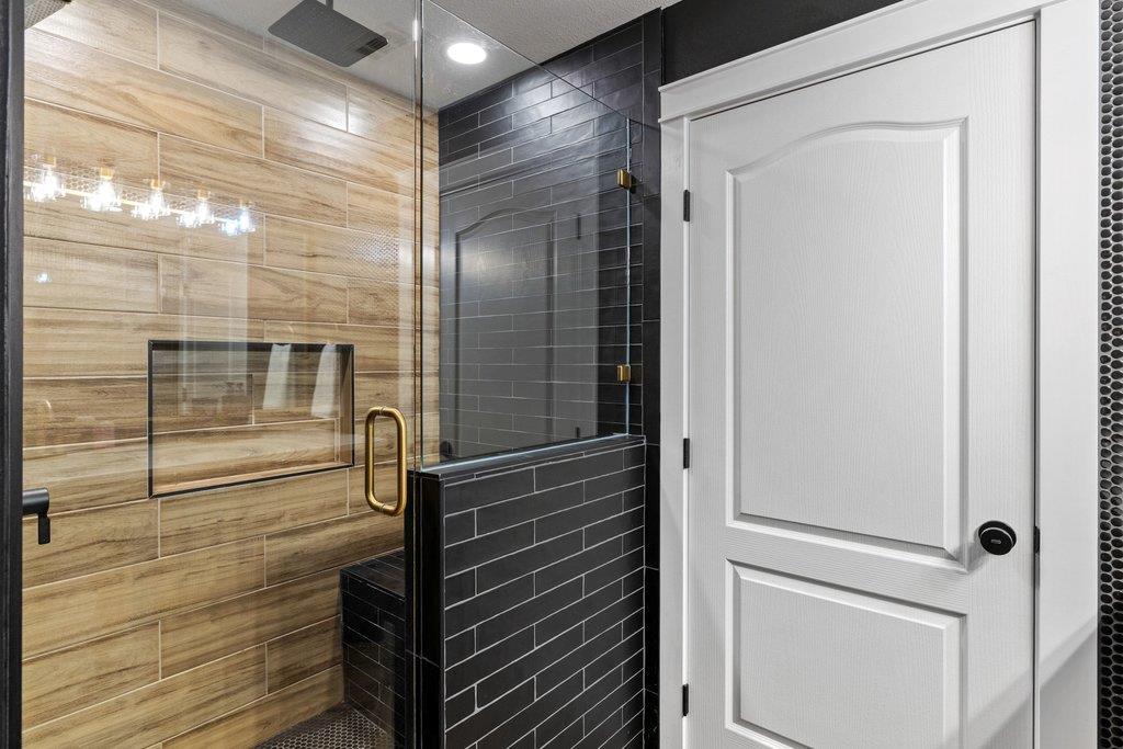 4006 Kings Canyon DR