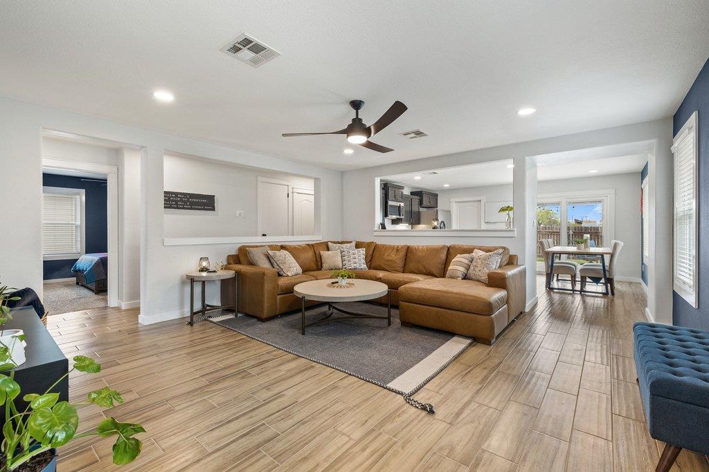 4006 Kings Canyon DR