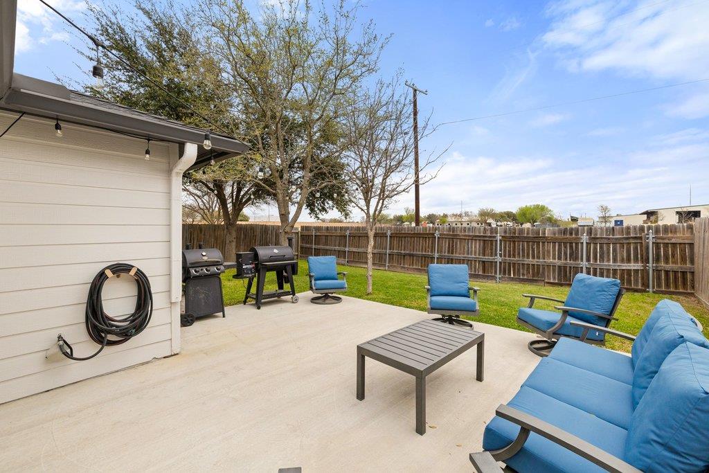 4006 Kings Canyon DR