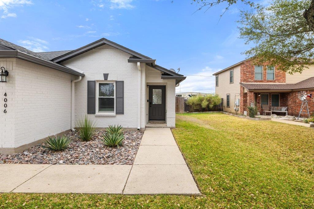 4006 Kings Canyon DR