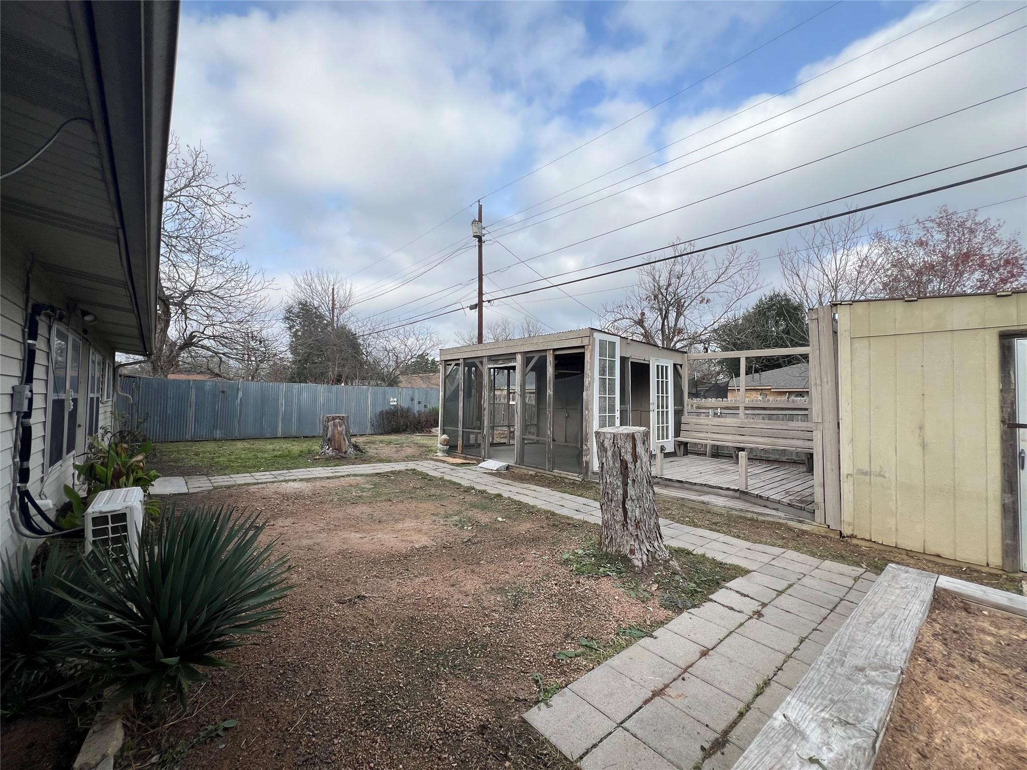 2204 Smith Ave