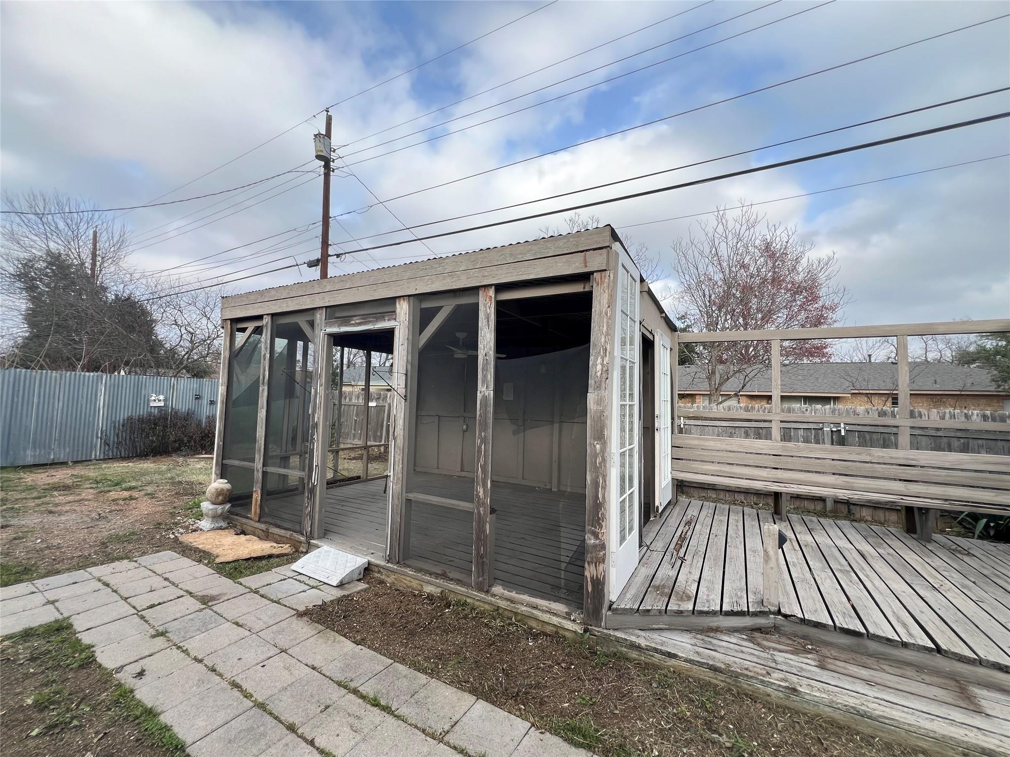 2204 Smith Ave