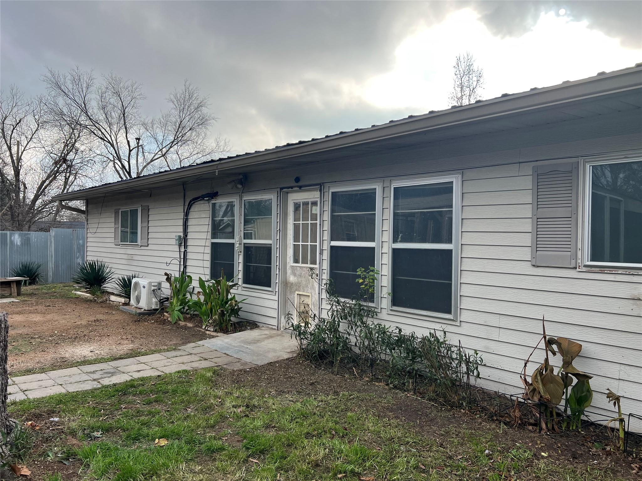 2204 Smith Ave
