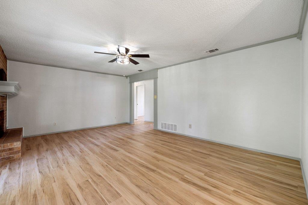 704 Brookwood CIR