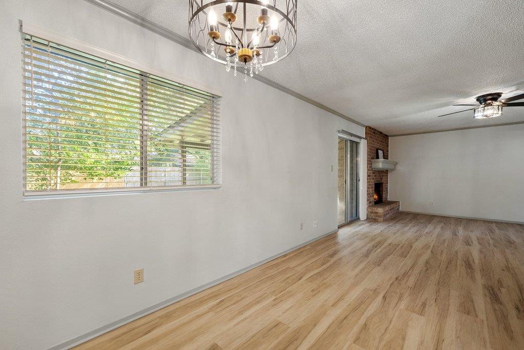 704 Brookwood CIR