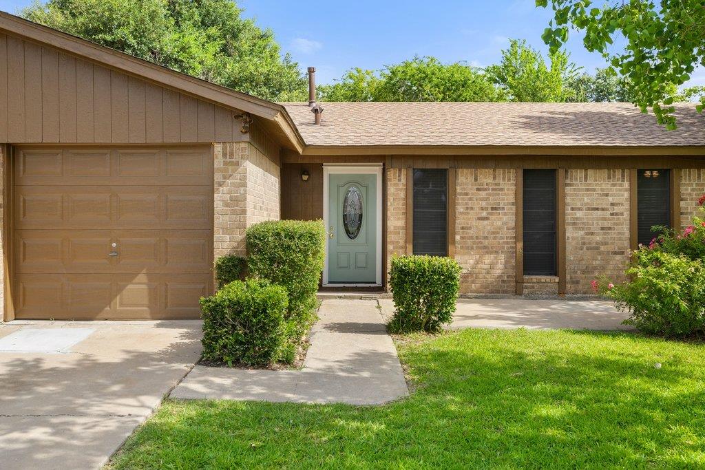 704 Brookwood CIR