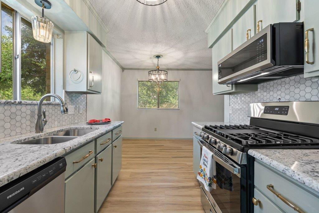 704 Brookwood CIR
