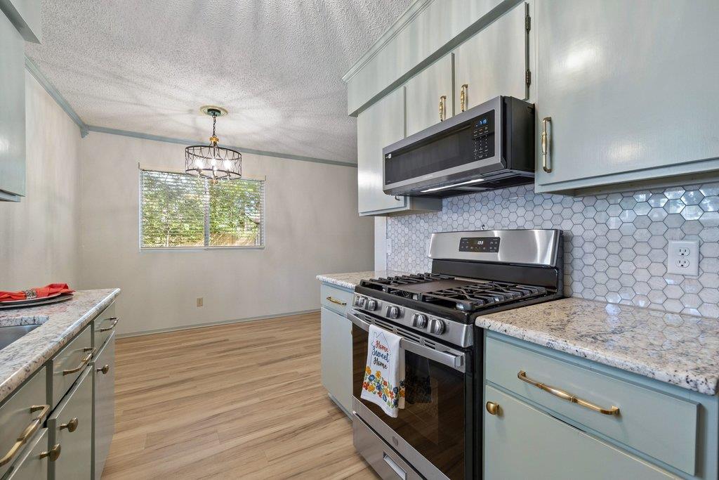 704 Brookwood CIR