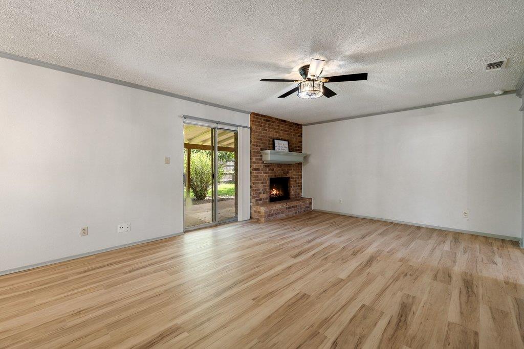 704 Brookwood CIR