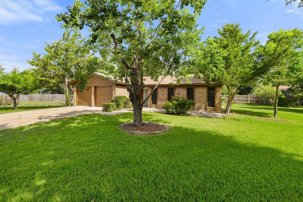 704 Brookwood CIR