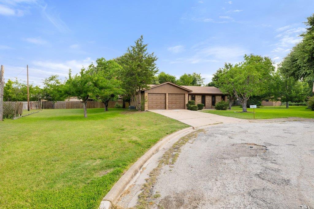 704 Brookwood CIR