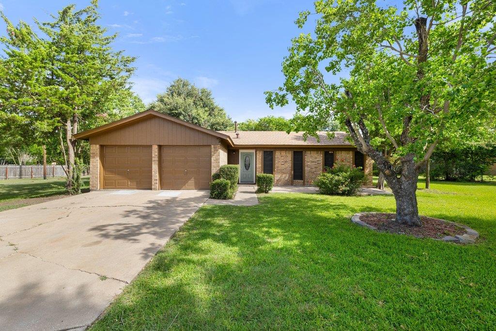 704 Brookwood CIR