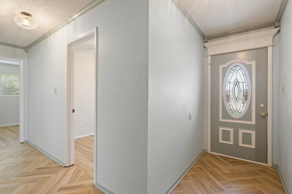 704 Brookwood CIR
