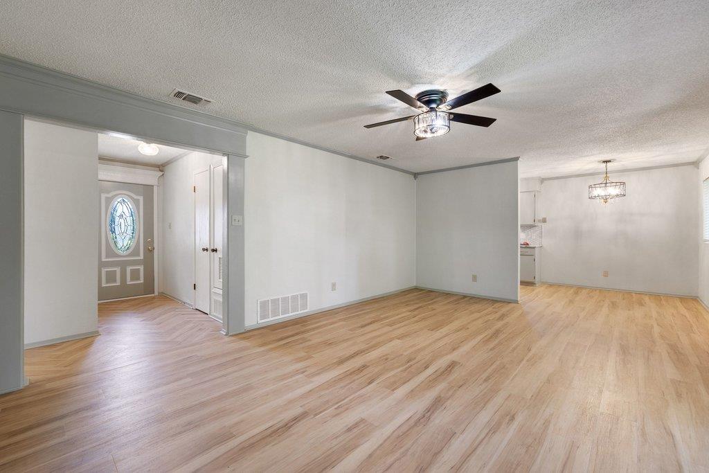 704 Brookwood CIR