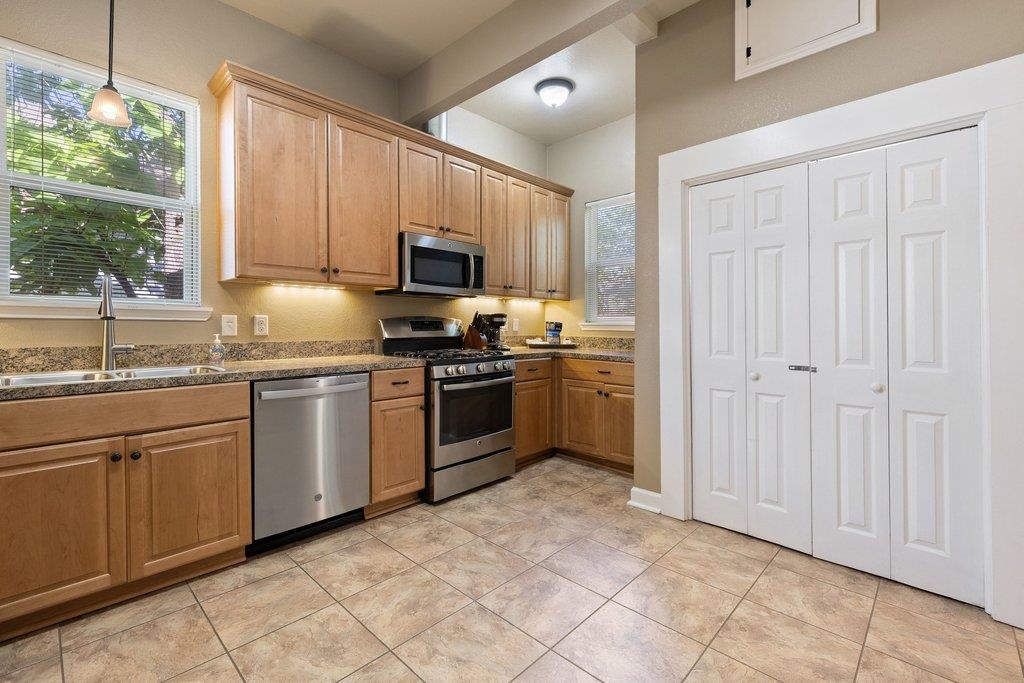 314 and 312 W 3rd ST