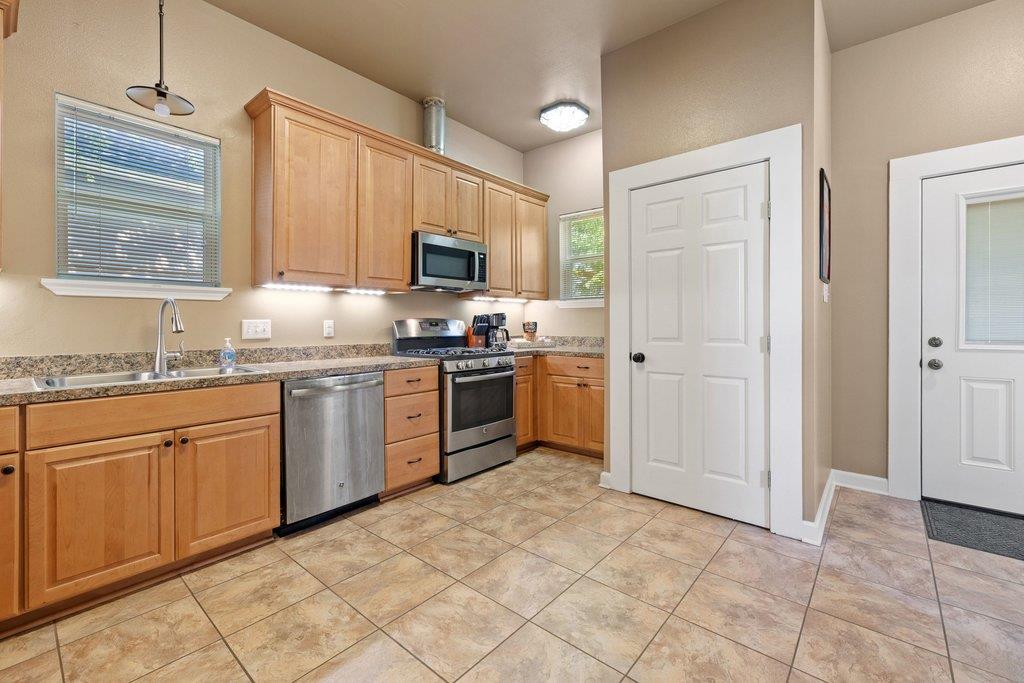 314 and 312 W 3rd ST