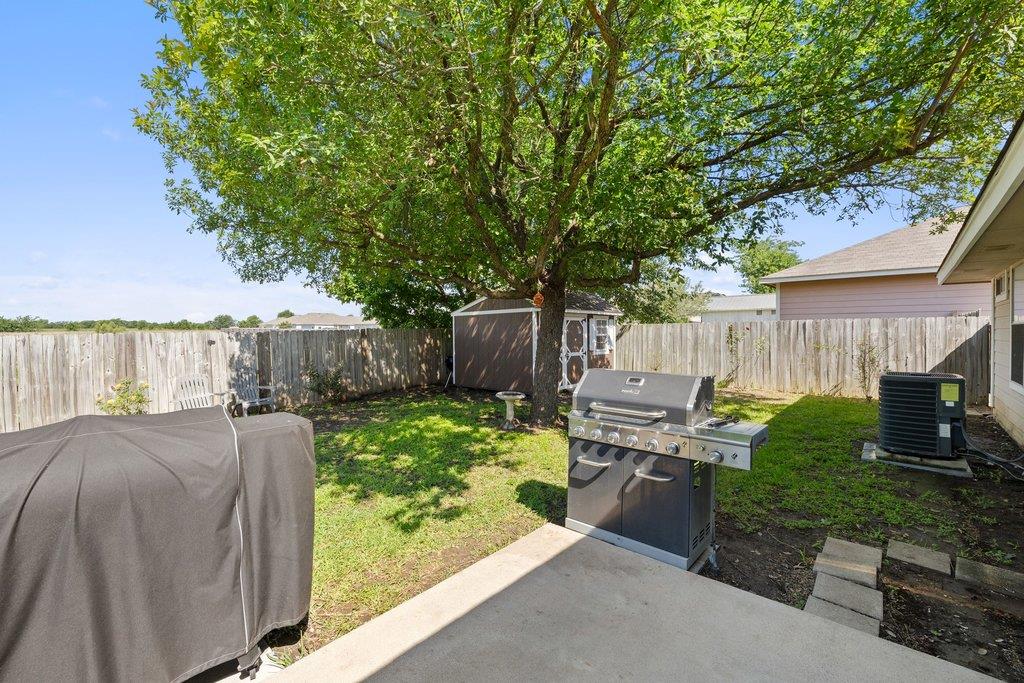 306 Lydia LN