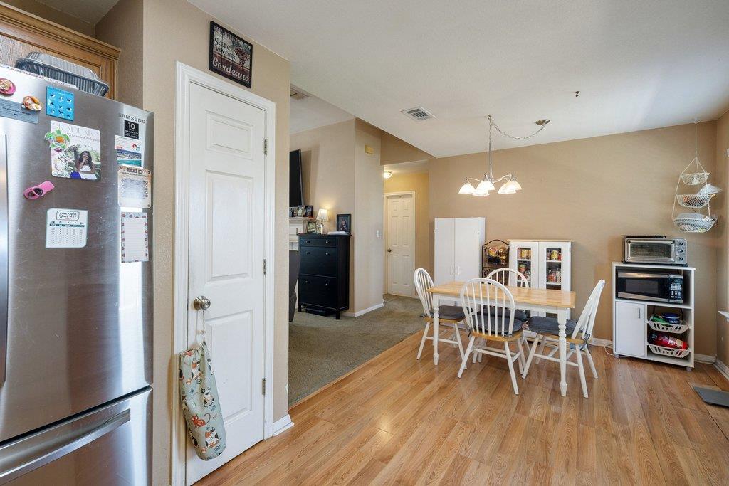306 Lydia LN