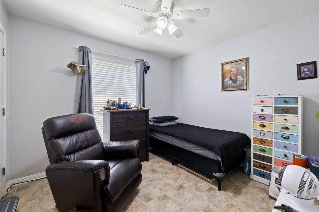 306 Lydia LN