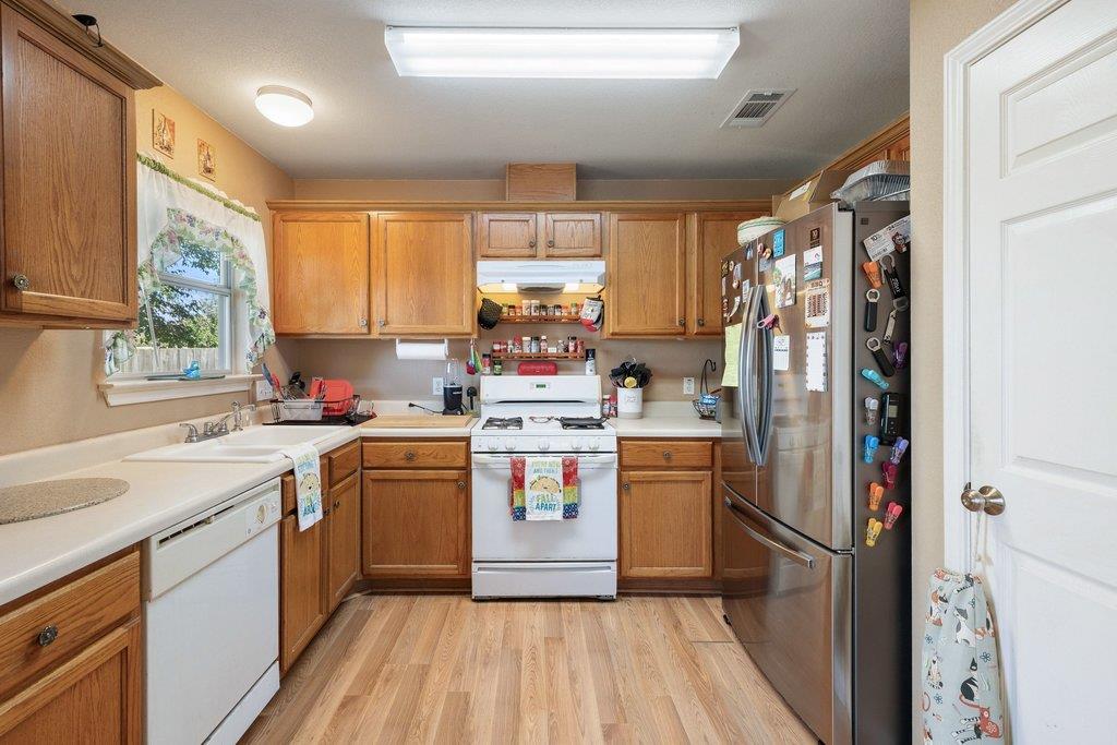 306 Lydia LN