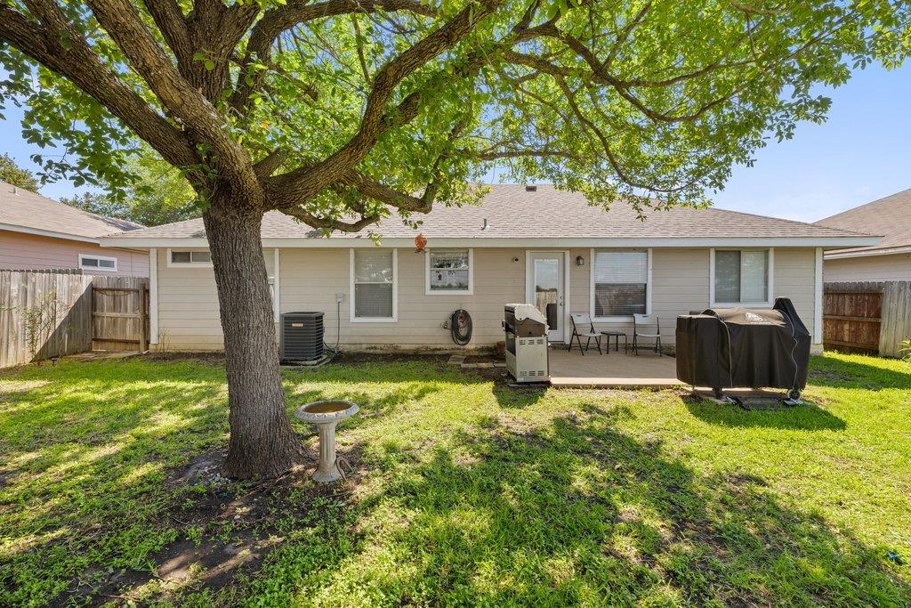 306 Lydia LN