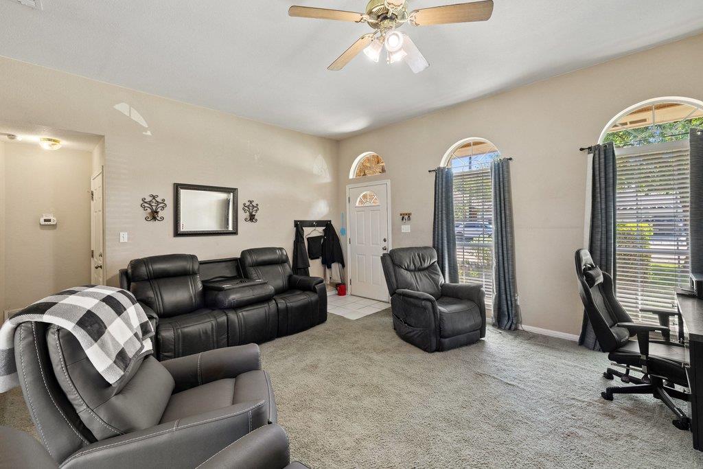 306 Lydia LN