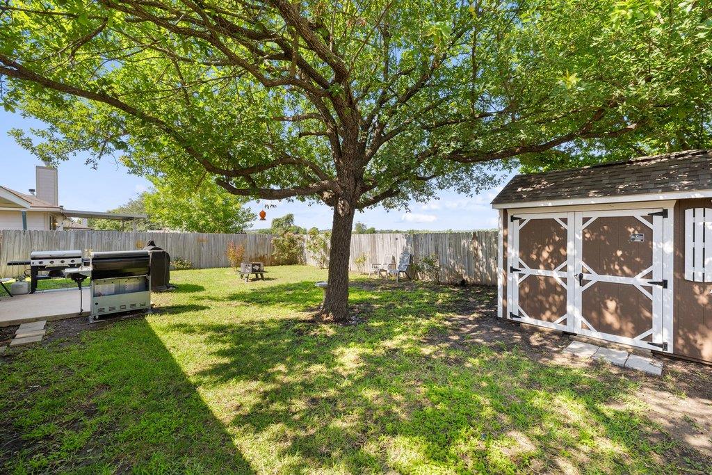 306 Lydia LN