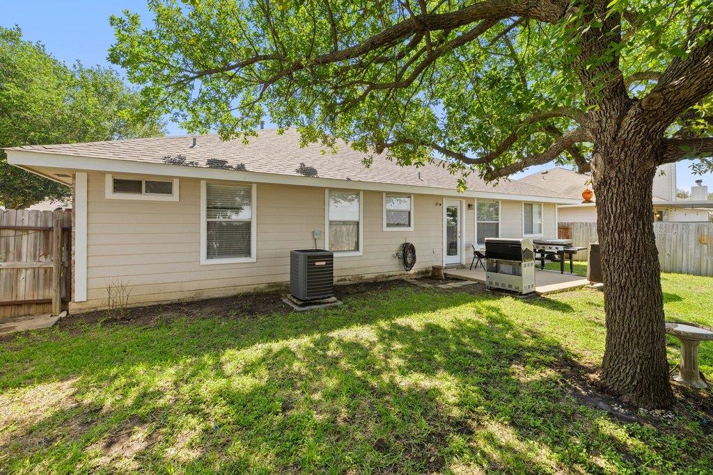 306 Lydia LN
