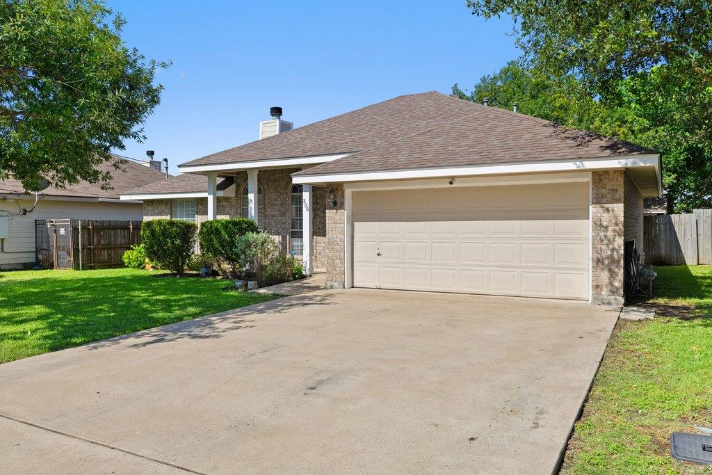 306 Lydia LN