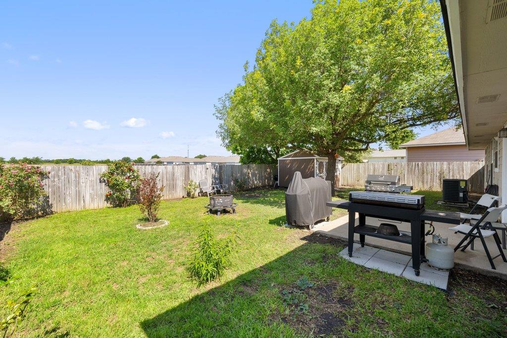 306 Lydia LN