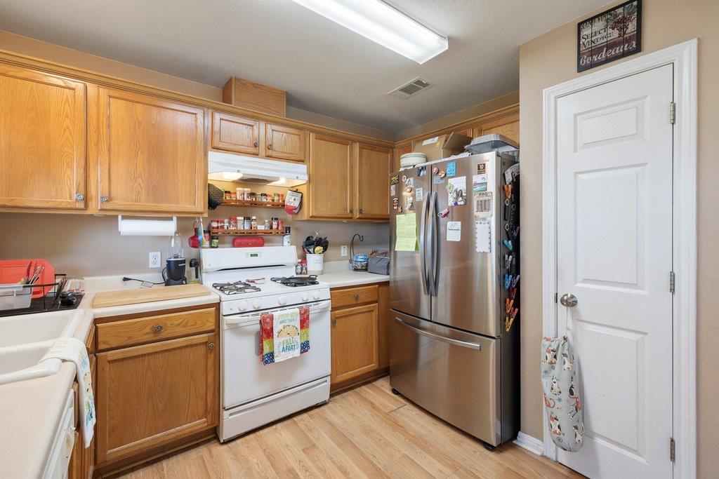 306 Lydia LN