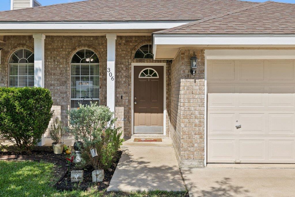 306 Lydia LN