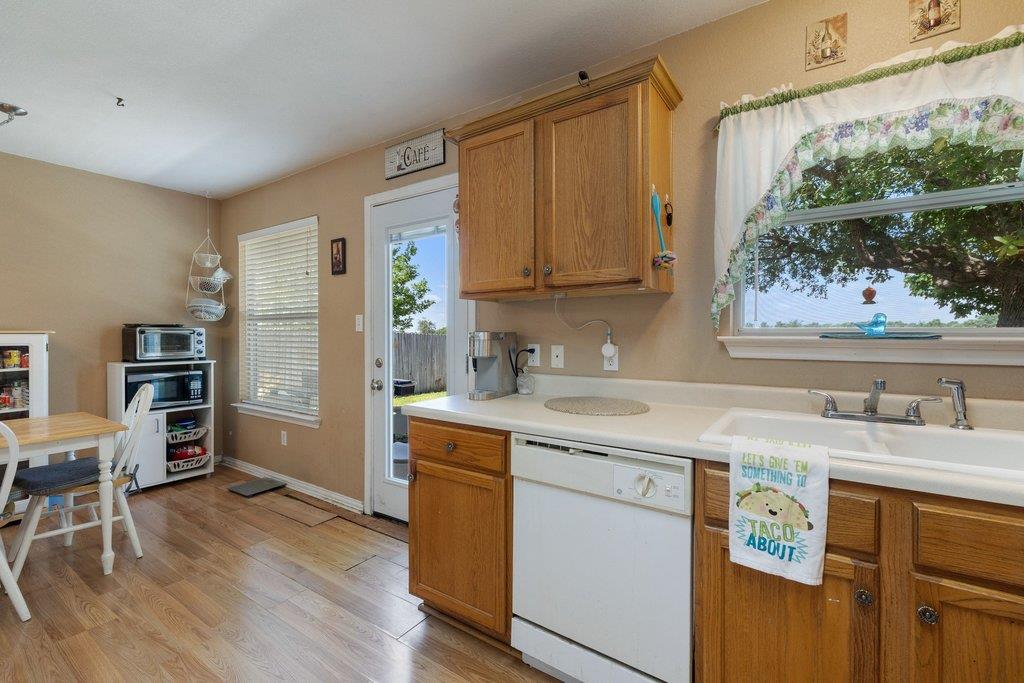 306 Lydia LN