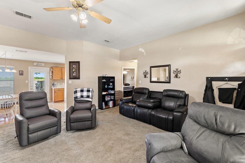 306 Lydia LN