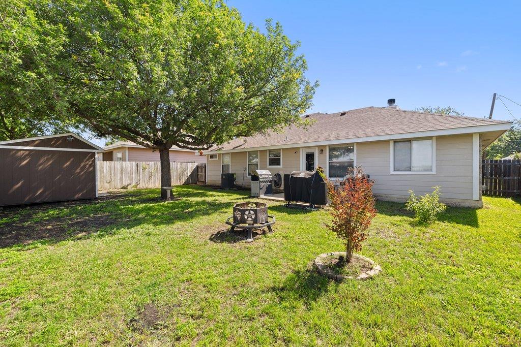 306 Lydia LN