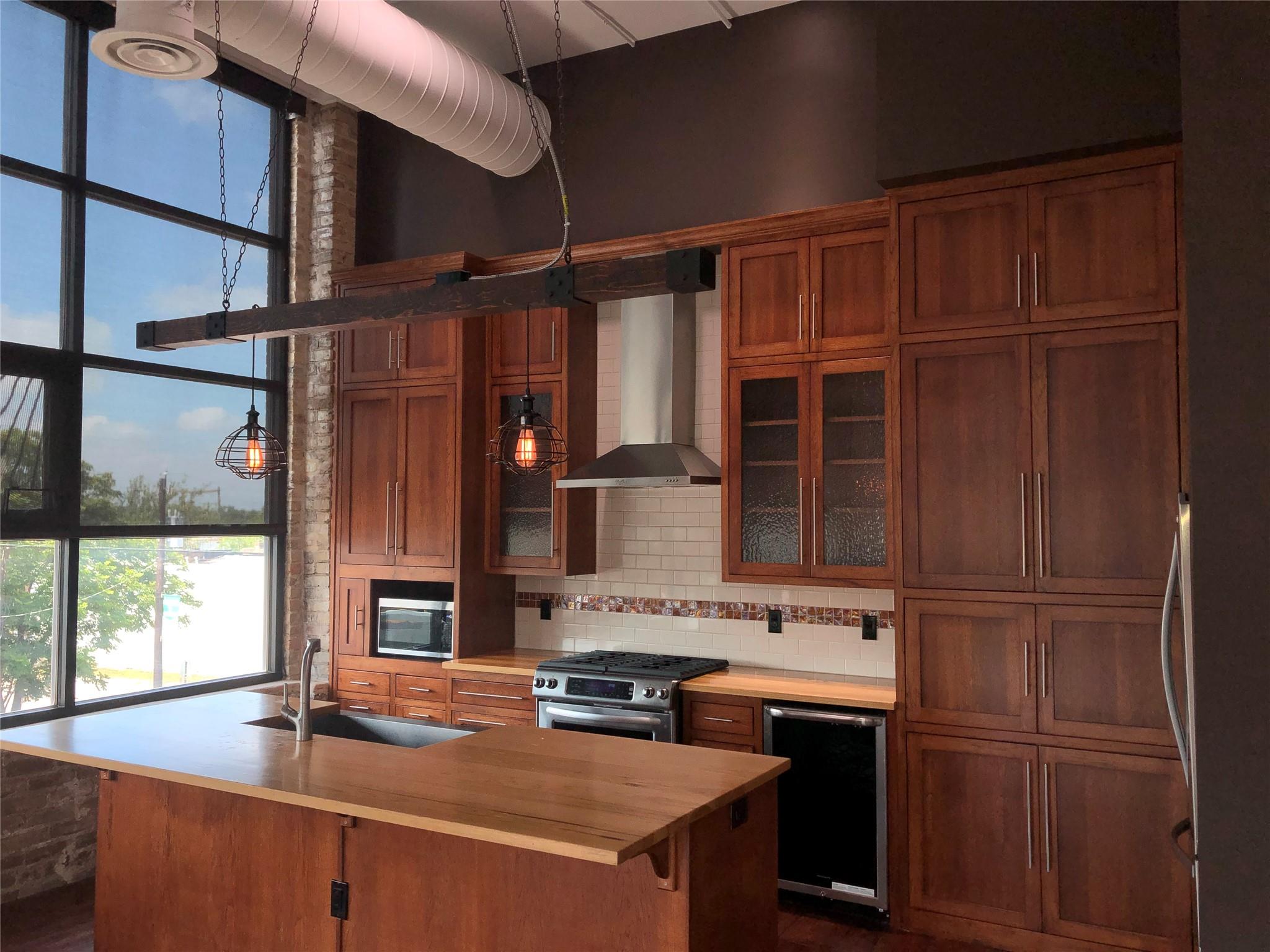 110 W 2nd ST # B Unit: Loft B