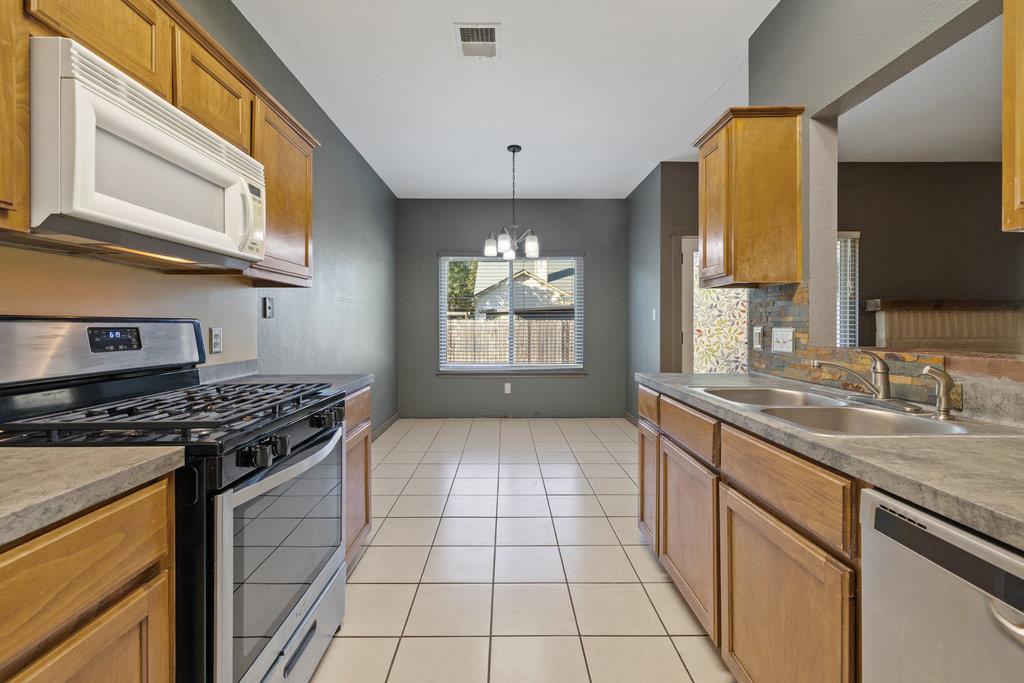 101 Bluejay CV, Hutto