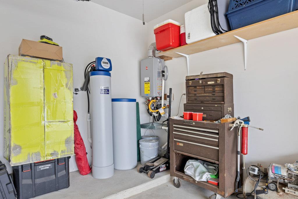 130 NW Greenspire LN NW