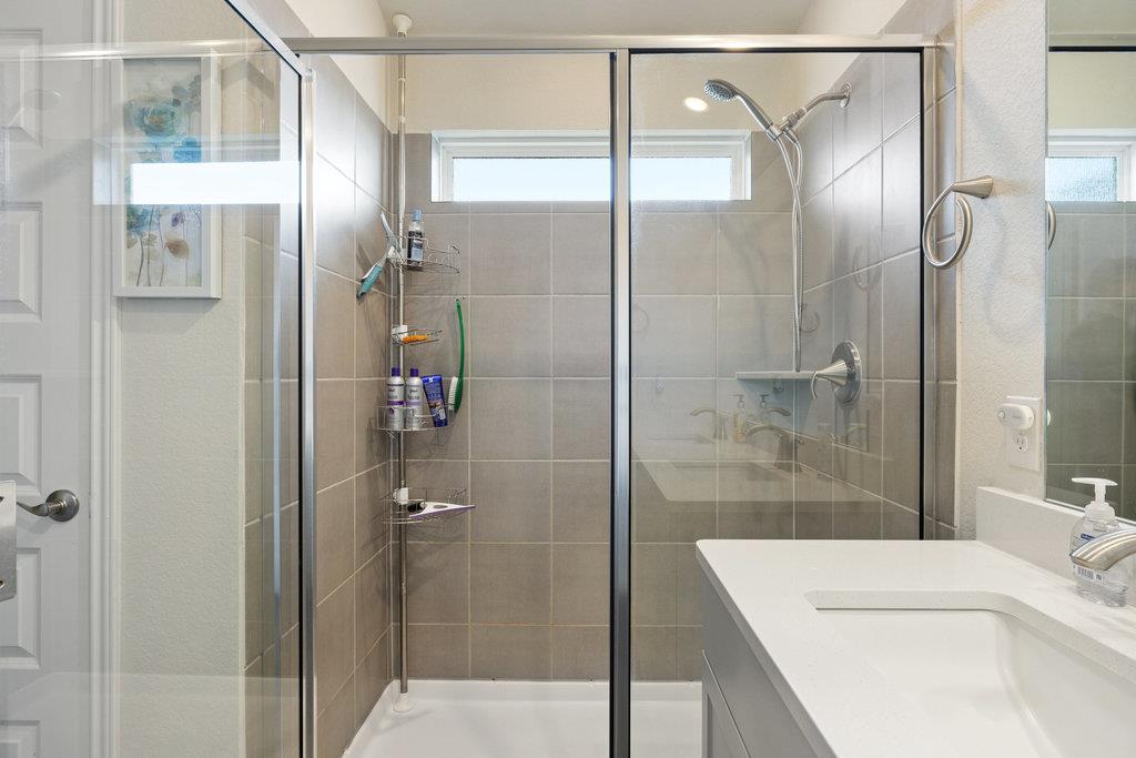 130 NW Greenspire LN NW