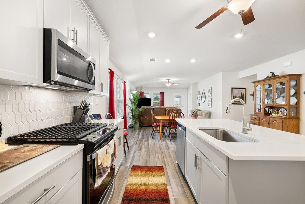 130 NW Greenspire LN NW