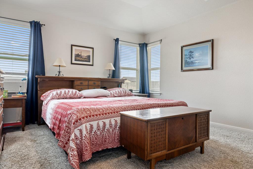 130 NW Greenspire LN NW