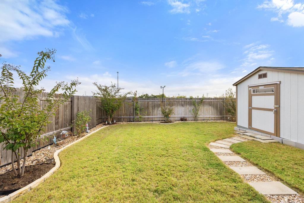 130 NW Greenspire LN NW