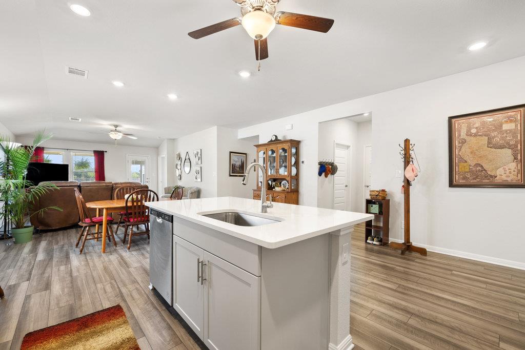 130 NW Greenspire LN NW