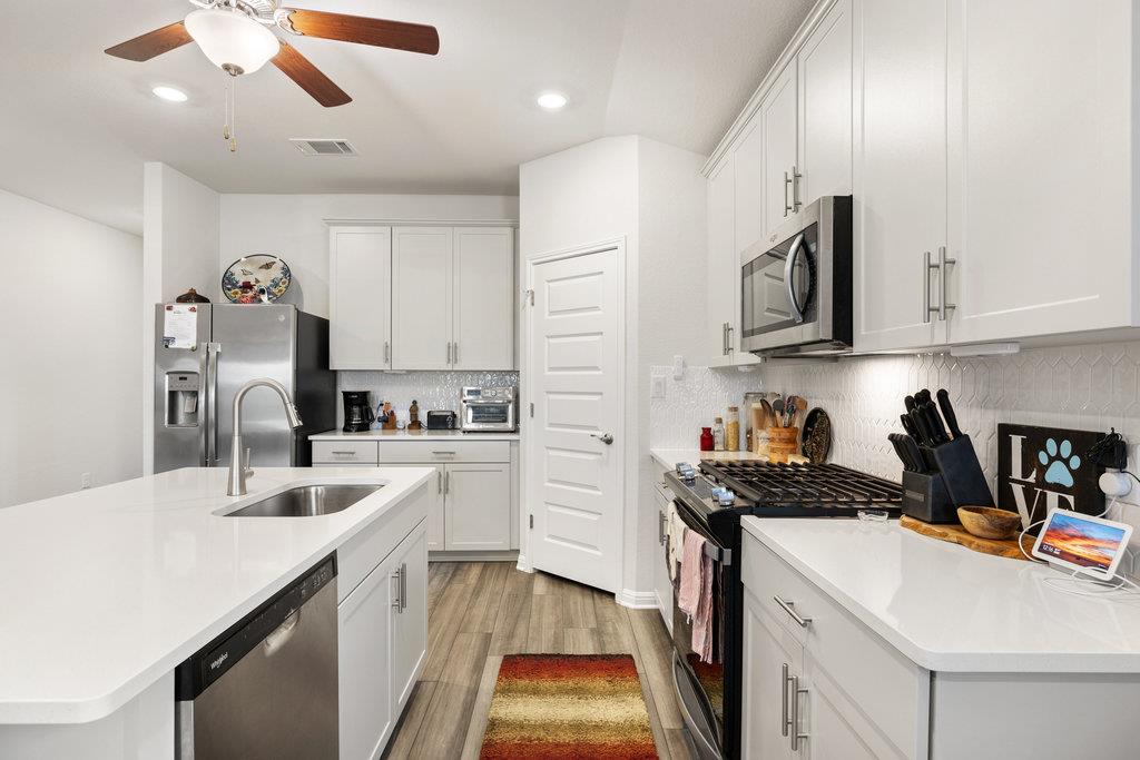 130 NW Greenspire LN NW