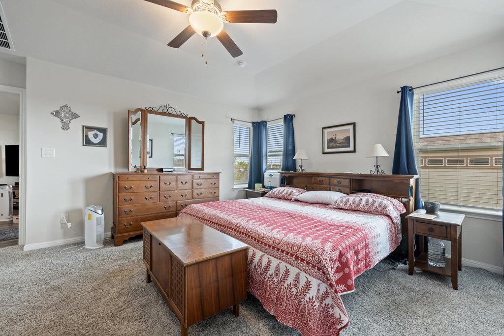 130 NW Greenspire LN NW