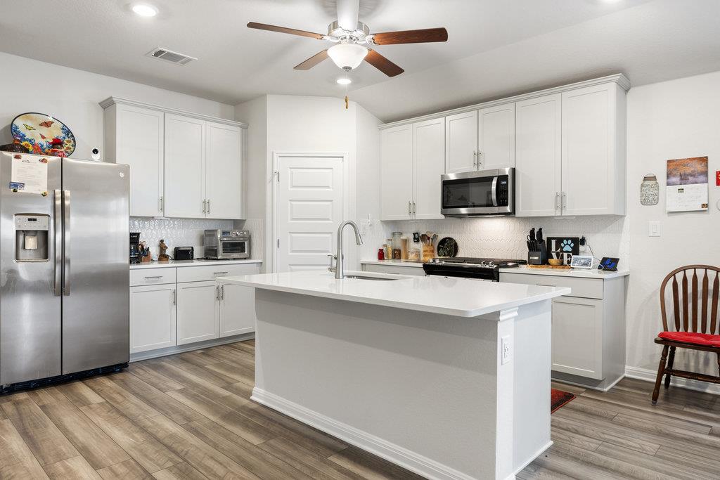 130 NW Greenspire LN NW