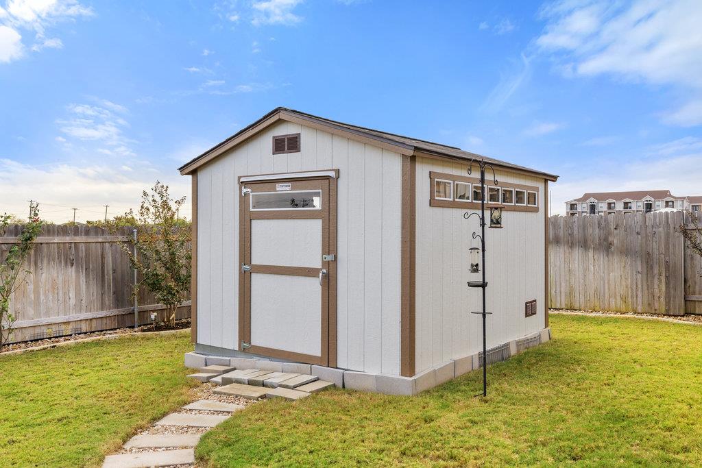 130 NW Greenspire LN NW