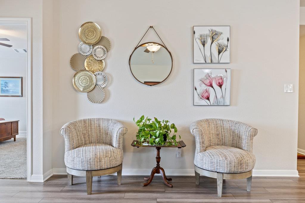 130 NW Greenspire LN NW